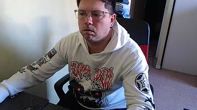 Snapshot of blueandwhite1 chatting on 02.05.25 blueandwhite1 online show from 02.05.25