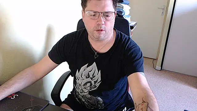 Snapshot of blueandwhite1 chatting on 02.05.25 blueandwhite1 online show from 02.05.25