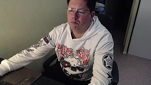 Snapshot of blueandwhite1 chatting on 02.08.25 blueandwhite1 online show from 02.08.25