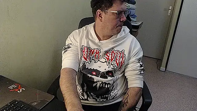 Snapshot of blueandwhite1 chatting on 02.09.25 blueandwhite1 online show from 02.09.25