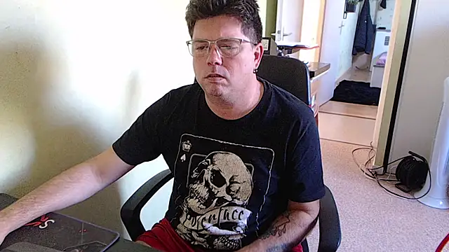 Snapshot of blueandwhite1 chatting on 10.02.25 blueandwhite1 online show from 10.02.25