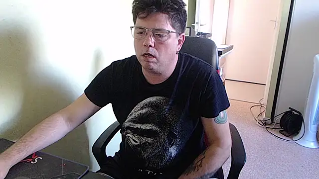 Snapshot of blueandwhite1 chatting on 10.07.25 blueandwhite1 online show from 10.07.25