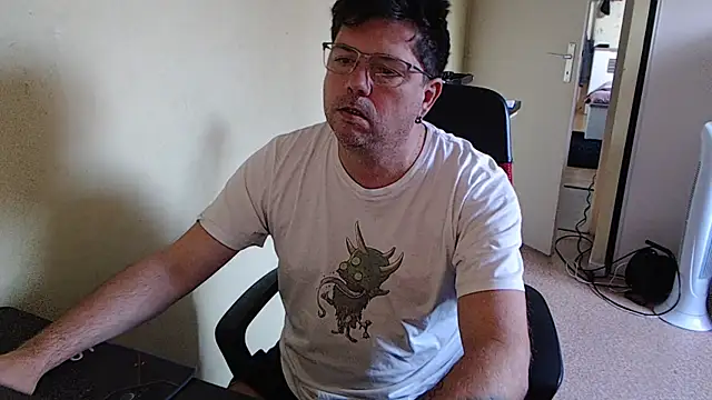 Snapshot of blueandwhite1 chatting on 10.11.25 blueandwhite1 online show from 10.11.25