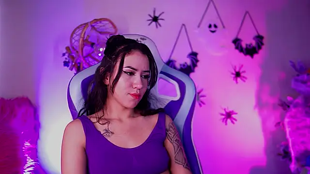  chloe moons  online show from 10.20.25