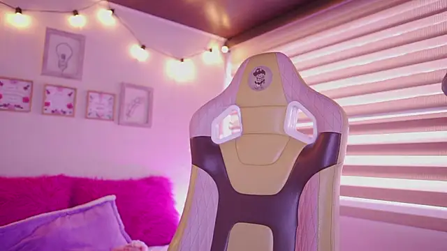  chloe moons  online show from 02.23.26