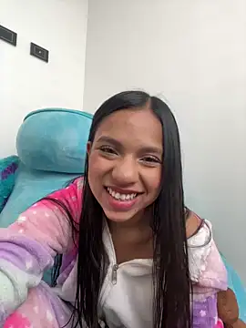 Snapshot of DaliaPearl chatting on 09.18.25 DaliaPearl online show from 09.18.25