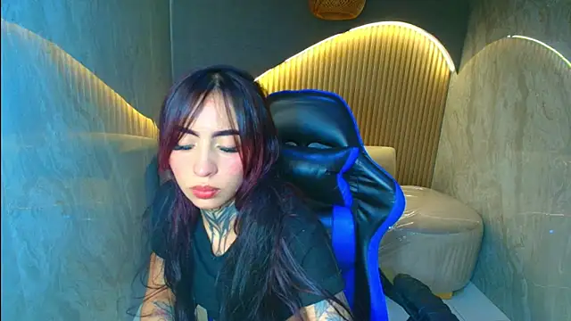 Snapshot of roux_r chatting on 02.07.26 roux r online show from 02.07.26