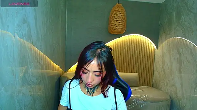 Snapshot of roux_r chatting on 02.20.26 roux r online show from 02.20.26