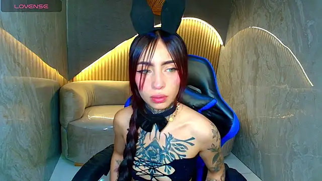 Snapshot of roux_r chatting on 02.21.26 roux r online show from 02.21.26