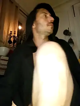 Snapshot of branletteur chatting on 11.08.25 branletteur online show from 11.08.25