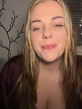 ItsLxsa online show from 10.04.25