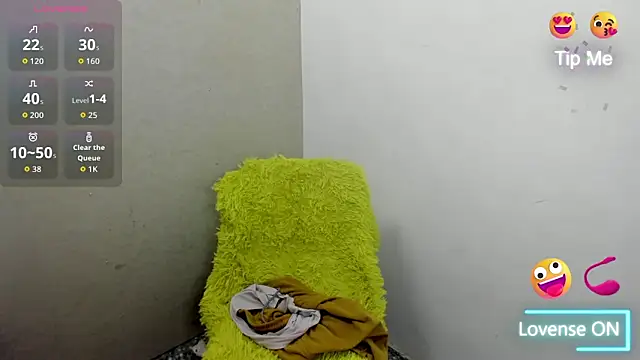 Sanya Luxx online show from 12.15.25