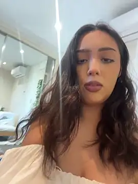 Snapshot of chloerossi18 chatting on 12.18.25 chloerossi18 online show from 12.18.25