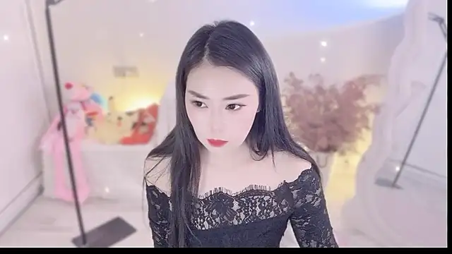 QQ  2025 online show from 09.26.25