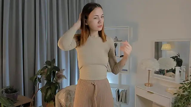 SirenaOstrem online show from 09.15.25