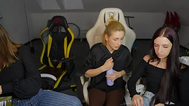  Lili 054 online show from 11.26.25