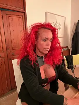 Snapshot of Hotmilfhamburg1 chatting on 11.26.25 Hotmilfhamburg1 online show from 11.26.25