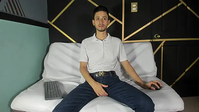 Snapshot of logan_rogers_ chatting on 10.06.25 logan rogers online show from 10.06.25