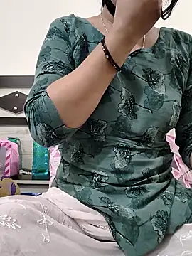 Snapshot of nice_touch9733 chatting on 12.15.25 nice touch9733 online show from 12.15.25