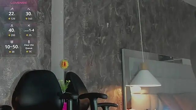 Snapshot of yiyisandoval chatting on 02.21.26 yiyisandoval online show from 02.21.26