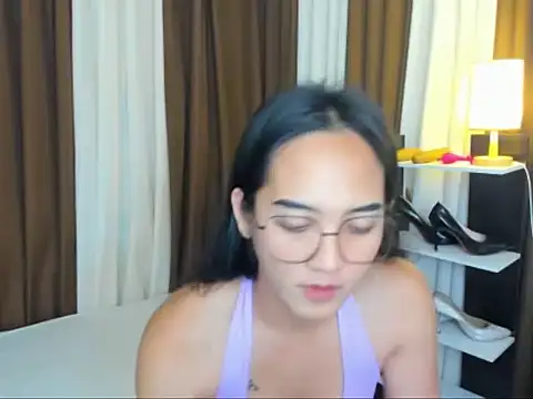 Snapshot of URHottestAngel chatting on 09.11.25 URHottestAngel online show from 09.11.25