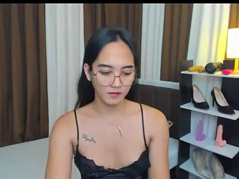 Snapshot of URHottestAngel chatting on 09.20.25 URHottestAngel online show from 09.20.25