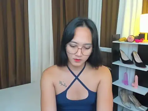 Snapshot of URHottestAngel chatting on 09.23.25 URHottestAngel online show from 09.23.25