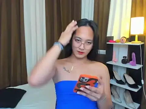 Snapshot of URHottestAngel chatting on 10.09.25 URHottestAngel online show from 10.09.25