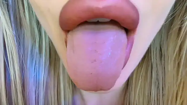 Snapshot of Politeeliza chatting on 06.19.26 Politeeliza online show from 06.19.26