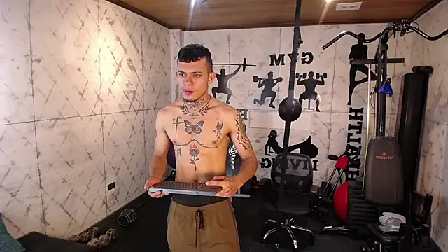 MrJustin  online show from 10.18.25