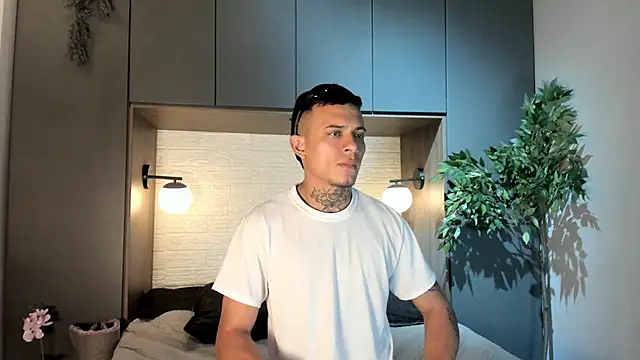 MrJustin  online show from 11.17.25