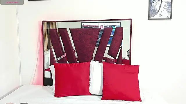 Snapshot of ReginaRosetti chatting on 10.16.25 ReginaRosetti online show from 10.16.25