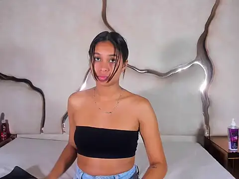 Amaia Sophia online show from 12.21.25