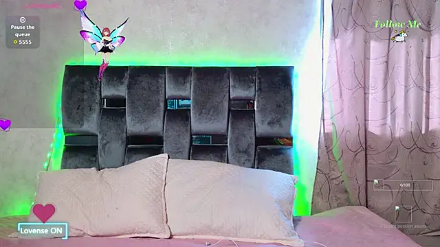 Luna sophya online show from 10.19.25