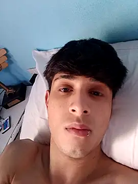 Snapshot of matiatr1112 chatting on 11.22.25 matiatr1112 online show from 11.22.25