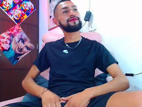 Snapshot of boybunnyerotic chatting on 09.17.25 boybunnyerotic online show from 09.17.25