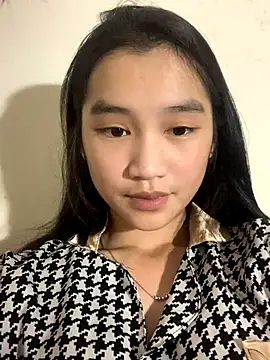 Snapshot of -Lie-06 chatting on 10.19.25 -Lie-06 online show from 10.19.25