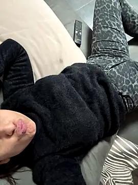 BabyLeopard online show from 10.20.25