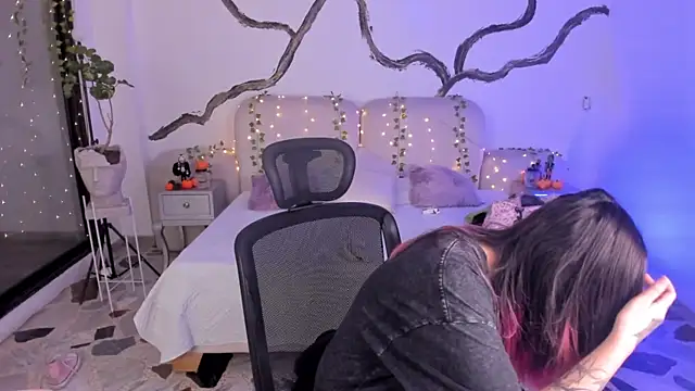 SarahCastro1  online show from 10.29.25