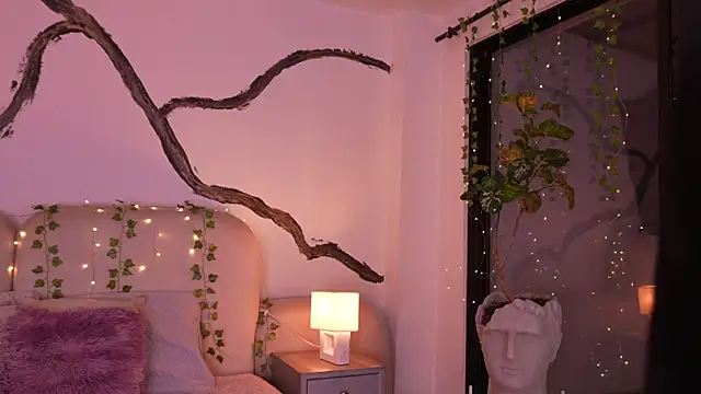 SarahCastro1  online show from 11.18.25