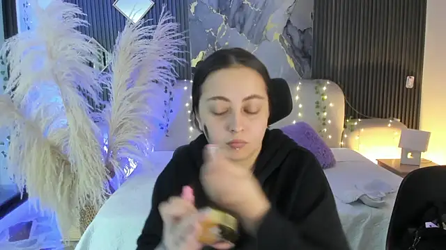 SarahCastro1  online show from 02.16.26