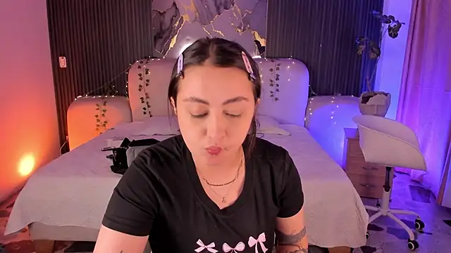 Snapshot of SarahCastro1_ chatting on 06.11.26 SarahCastro1 online show from 06.11.26