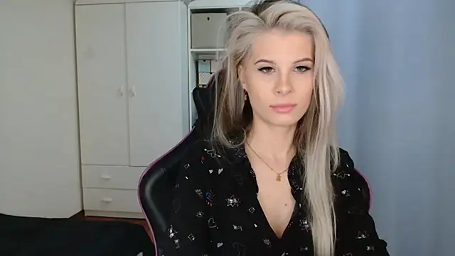 KristineGlow online show from 04.07.26