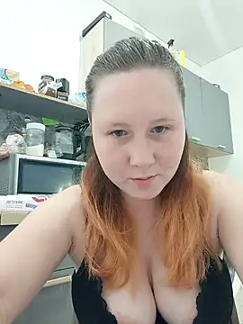 Snapshot of MiaKissy chatting on 09.19.25 MiaKissy online show from 09.19.25