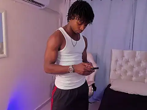 Snapshot of tau_montes chatting on 11.06.25 tau montes online show from 11.06.25