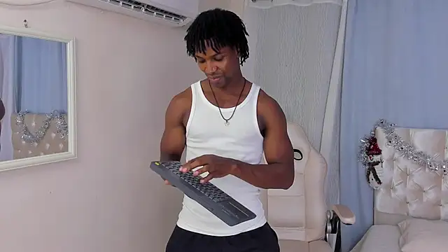 Snapshot of tau_montes chatting on 11.19.25 tau montes online show from 11.19.25