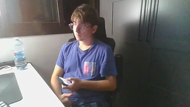 Snapshot of aaress22cm chatting on 10.15.25 aaress22cm online show from 10.15.25