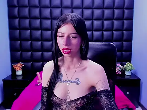 Snapshot of Dulce_Miaa_ chatting on 10.22.25 Dulce Miaa online show from 10.22.25