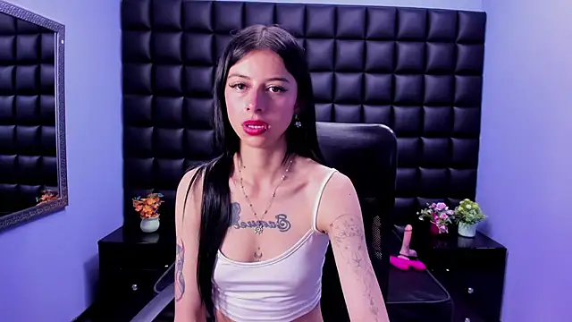 Snapshot of Dulce_Miaa_ chatting on 10.27.25 Dulce Miaa online show from 10.27.25