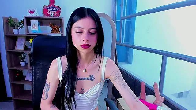 Snapshot of Dulce_Miaa_ chatting on 12.04.25 Dulce Miaa online show from 12.04.25